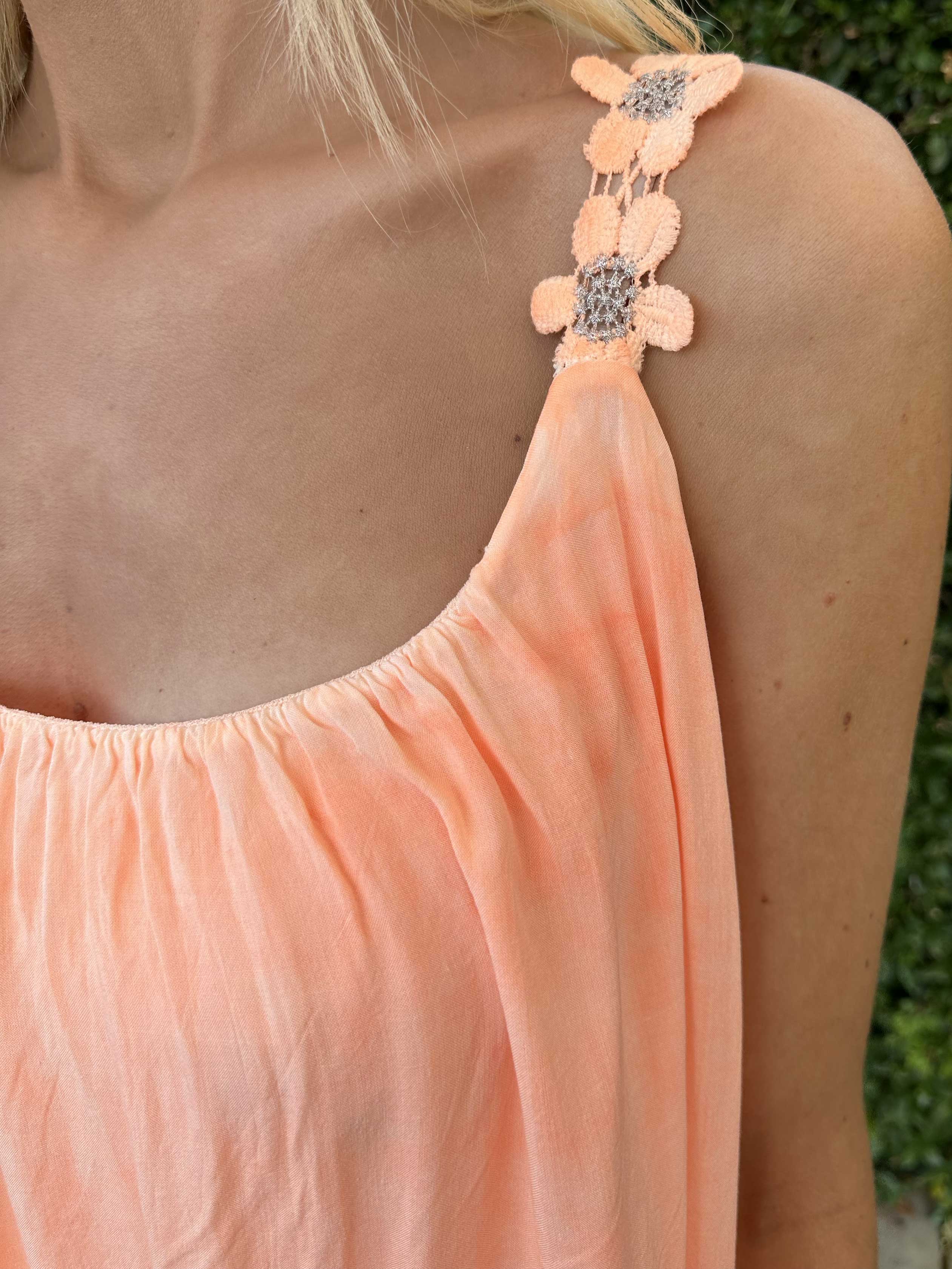 Ane - Söt sommarklänning med broderade axelband